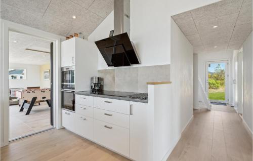 cuisine, Stunning Home In Tarm With Kitchen in Hemmet
