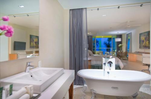 room detail thumbnail 2