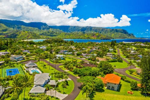 4Br 2Ba Newly Furnished Princeville Home, AC, Pool, Tennis