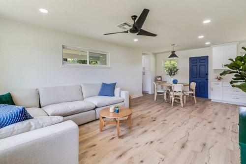 Central Lafayette location w/King Bed & Coffee Bar Central Lafayette location w/King Bed & Coffee Bar