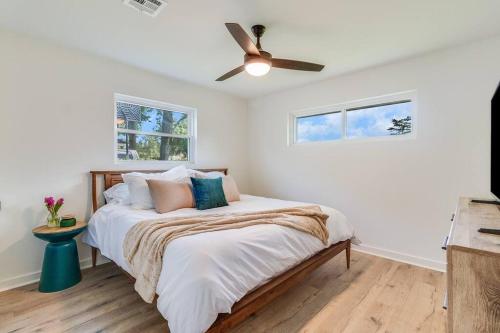 Central Lafayette location w/King Bed & Coffee Bar Central Lafayette location w/King Bed & Coffee Bar