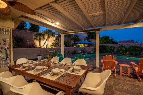 Coachella Chill: Luxury 4BR/4King Paradise Retreat in Indio, USA