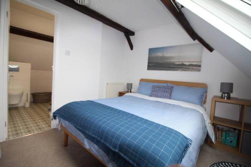 3 The Old Schoolhouse: hot tub, log burner, parking, en-suite