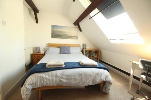 3 The Old Schoolhouse: hot tub, log burner, parking, en-suite