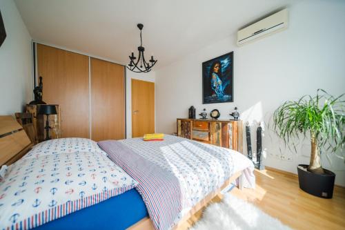 Comfy condo on the 20th floor & FREE parking, Bratislava (photo 2)