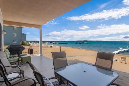 Sugar Beach Villa 1012 Luxury Waterfront Condo - Traverse City