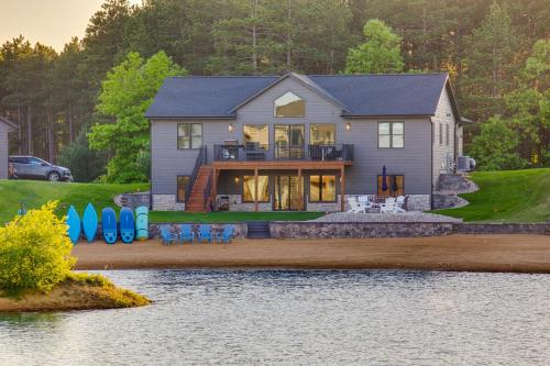 . Lakefront Escape - Mins to Buckhorn State Park