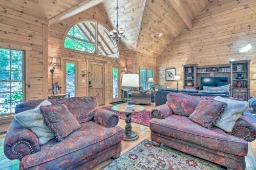 Luxury Cabin with Deck Less Than 5 Miles to Sapphire Valley! in Sapphire, USA
