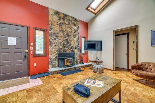 Tranquil Lake Wallenpaupack Home with Fire Pit! in Lake Ariel, USA