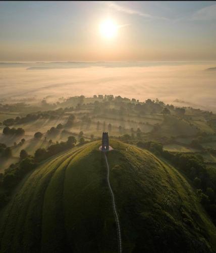 Glastonbury Hideaway, Glastonbury