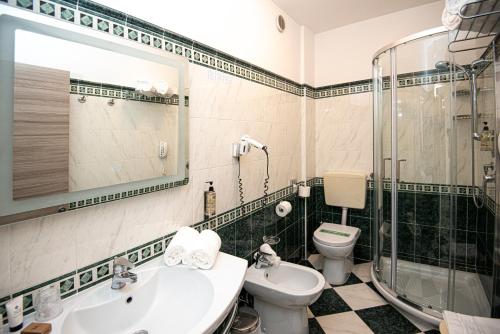 Hotel Savoy - image 2
