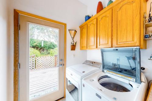JS Beach House - image 13