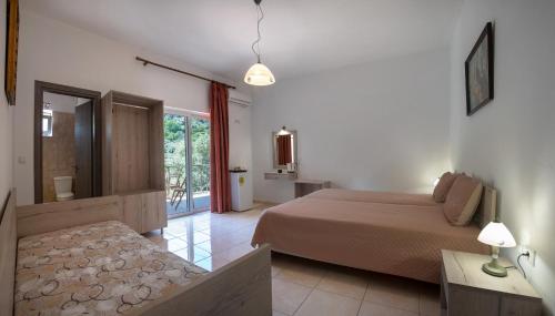 2 twin beds, 2 sofa beds