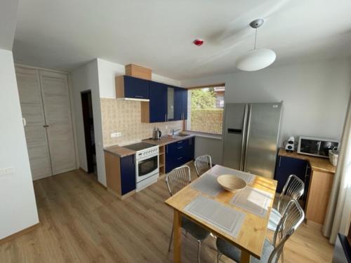 Family Room image 2