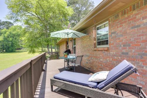 Cozy Georgia Getaway with Deck, Grill and Fire Pit! in Cartersville, USA