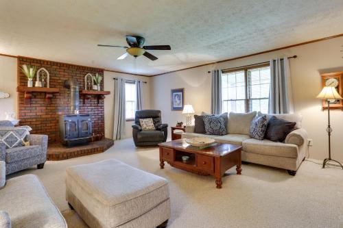 Cozy Georgia Getaway with Deck, Grill and Fire Pit! in Cartersville, USA