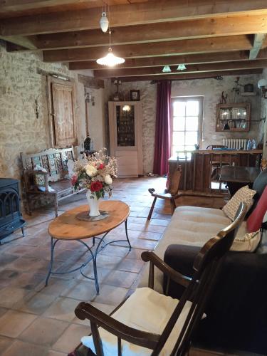 chez Karine in Conjux
