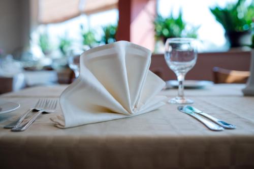 46950013 Amiral Hotel