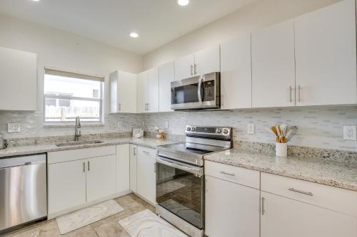 Stylish Fort Lauderdale Home: 5 Mi to Beach! in Lauderhill