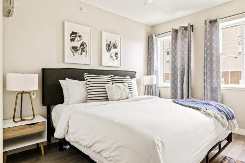 Stylish City Retreat - King Beds - Walk to Sloans Lake