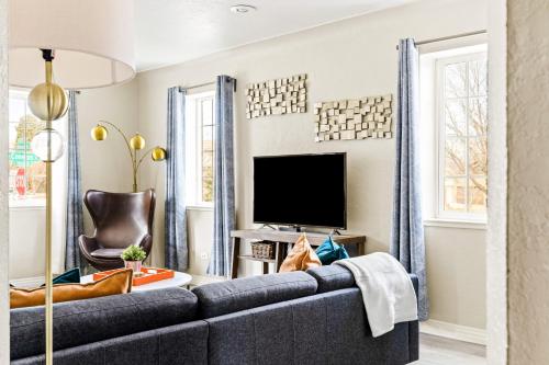 Stylish City Retreat - King Beds - Walk to Sloans Lake in Denver, USA