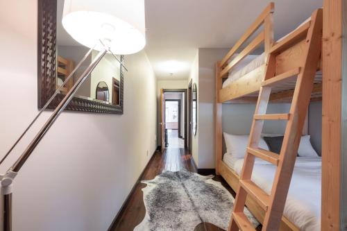 Greyhawk 123 by Outpost Whistler, Уистлер (фото 4)