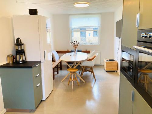  Villa med private værelser delt badeværelse/køkken, viby sj. in Viby