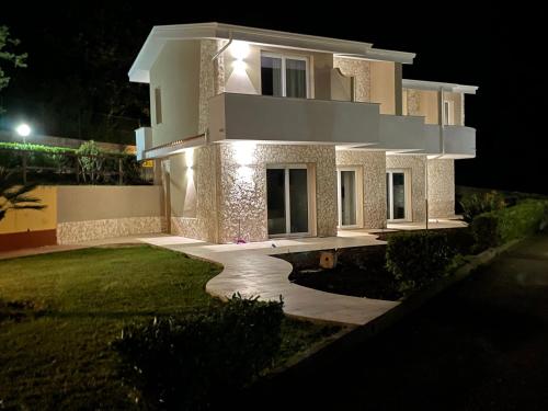 Deluxe Triple Room with Sea View image 10