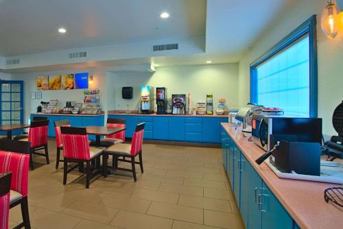 Comfort Inn & Suites Sierra Vista near Ft Huachuca - image 10