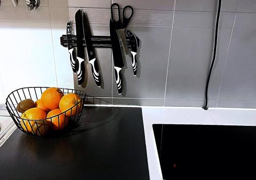 Rooms 10 mins walk from train station! in กาเซม