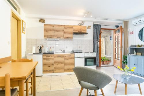 Apartments with WiFi Split - 7596 - image 11