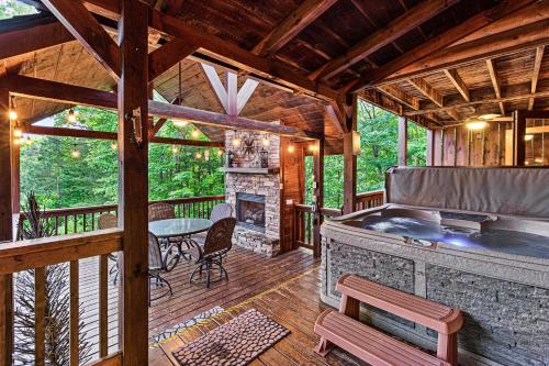 Incredible Views! - Pet Friendly - Aska Adventure Area - Bearfoot Bungalow in Blue Ridge, USA