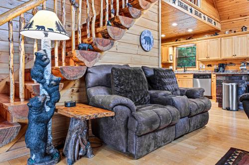 Incredible Views! - Pet Friendly - Aska Adventure Area - Bearfoot Bungalow in Blue Ridge, USA