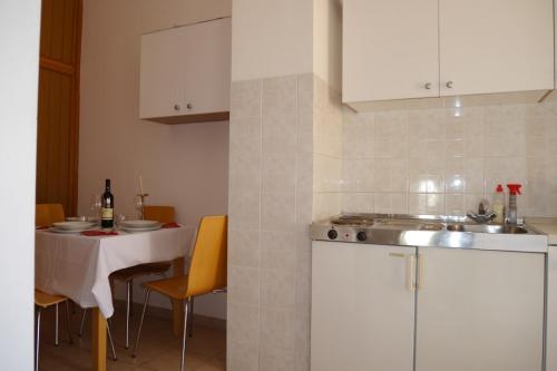 Apartment in Dugi Rat with sea view balcony air conditioning WiFi 5132-6 - image 3