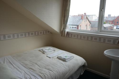 OLIVERS (over 35 years only ) - image 3