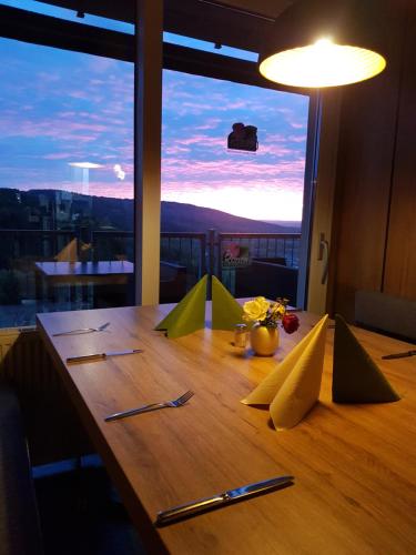 Restoran, Berg-Gasthof Hötzelein (Berg-Gasthof Hotzelein) in Forchheim