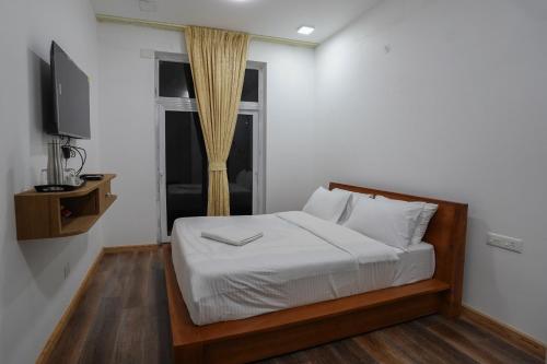 Deluxe King Suite image 5