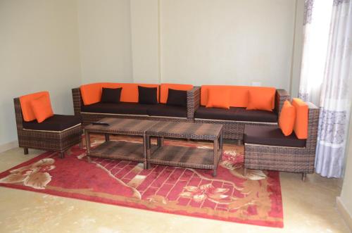 1 queen bed, 6 double beds