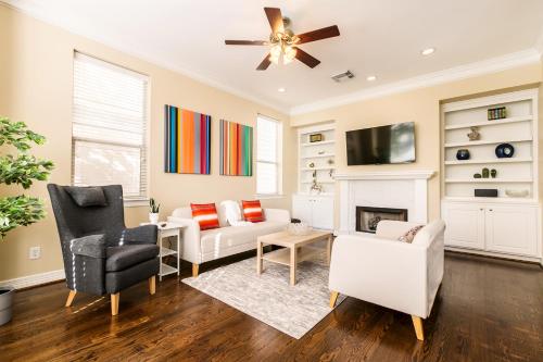 Montrose Lodge by Dunyha in Houston (TX)