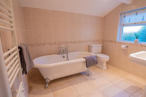 Erwenni, Llanbedrog, Abersoch near beach and pub with hot tub in Llanbedrog