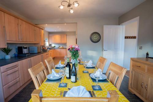 Erwenni, Llanbedrog, Abersoch near beach and pub with hot tub in Llanbedrog