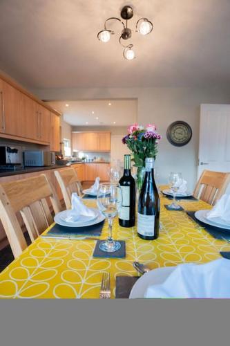 Erwenni, Llanbedrog, Abersoch near beach and pub with hot tub in Llanbedrog