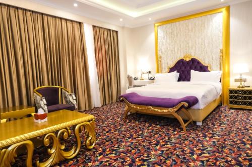 Junior Suite room in Zenat AL- Hayat Basra Hotel