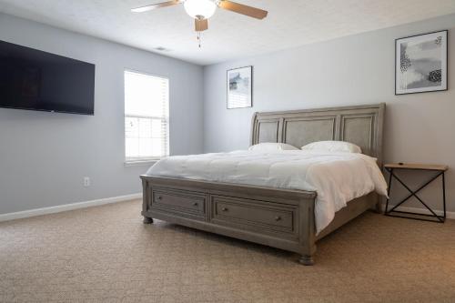 Spacious home across from Louisville in New Albany in New Albany, USA
