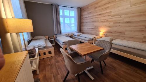 Quintuple Room