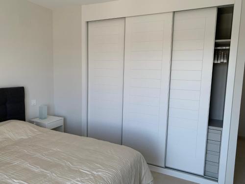 Penthouse with wide terrace next to the ocean