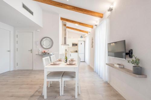 Lovely and bright apartment in the heart of Banyoles - Apartment