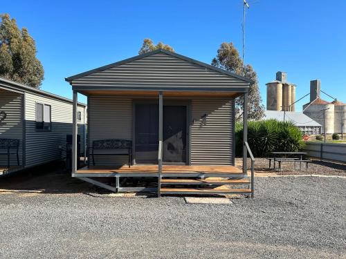 LASCELLES WAGON INN PET FREINDLY Entire unit 2