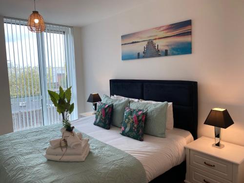 Berks Luxury serviced Apartments,5 Bedrooms, 5 double beds, 2 bathrooms, free super fast WiFi & parking - Earley