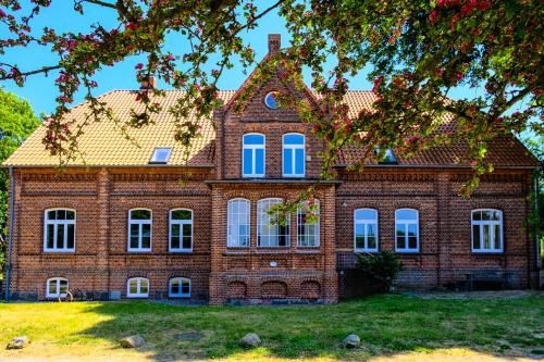 B&B Warnow - Gutshaus Thorstorf FeWo Boltenhagen - Bed and Breakfast Warnow